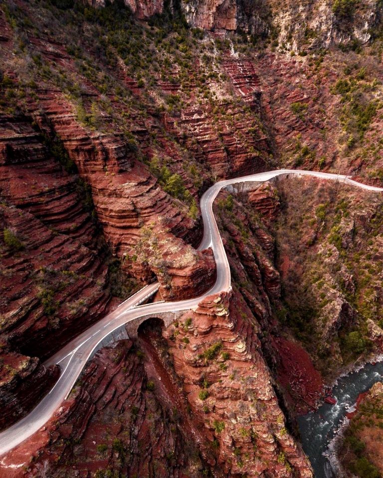 Vue sur les Gorges du Cians dans les Alpes-Maritimes.